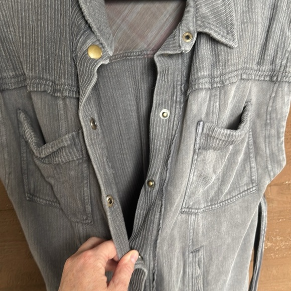 Pilcro (Anthropologie) gray distressed snap belted vest size small - Picture 2 of 5